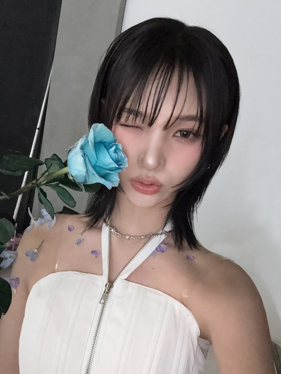 ifeye_official's tweet photo. [📷#eye_capture]
𝚒𝚏𝚎𝚢𝚎 𝚋𝚎𝚑𝚒𝚗𝚍-𝚌𝚞𝚝💙💐🌸🏵️🌹🌺🪻💙

#ifeye #이프아이 #SASHA #사샤 https://t.co/ajs4JfY8R3