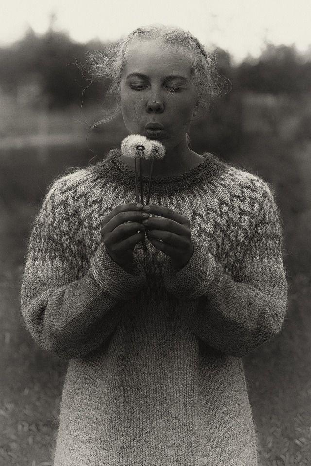 "Yo defiendo la alegría porque me parece que en un mundo tan terrible como el que vivimos, tan lleno de desmanes, la alegría es una contrapartida que hay que defender para seguir viviendo".
José Manuel Caballero Bonald
📷Niilas Nordenswan