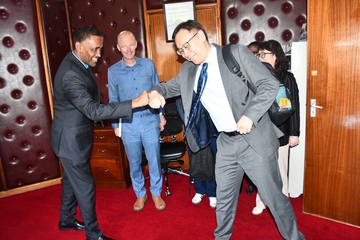 NCPD_Kenya's tweet photo. @DrAbeySheikh  DG @NCPD_Kenya today led a follow-up meeting with Ms. Ping Hong (China Family Planning Association), Anders Thomsen (UNFPA Kenya), Ira Ovesen (UNFPA China), Prof. Tang Kun (Tsinghua University), and Kigen Korir (UNFPA Kenya). The meeting focused on strengthening Kenya's maternal health & youth programs through skills development and collaboration with CPDR. Key outcomes include CPDR’s support for establishing a Centre of Excellence at NCPD as Africa’s hub for population data, research, and innovation. NCPD staff trained in PADIS modeling, and Kenya is set to host the 2025 China Population Conference in September. #SRHR #MaternalHealth #DemographicDividend #PopulationData #Kenya #China #UNFPA #PublicHealth
