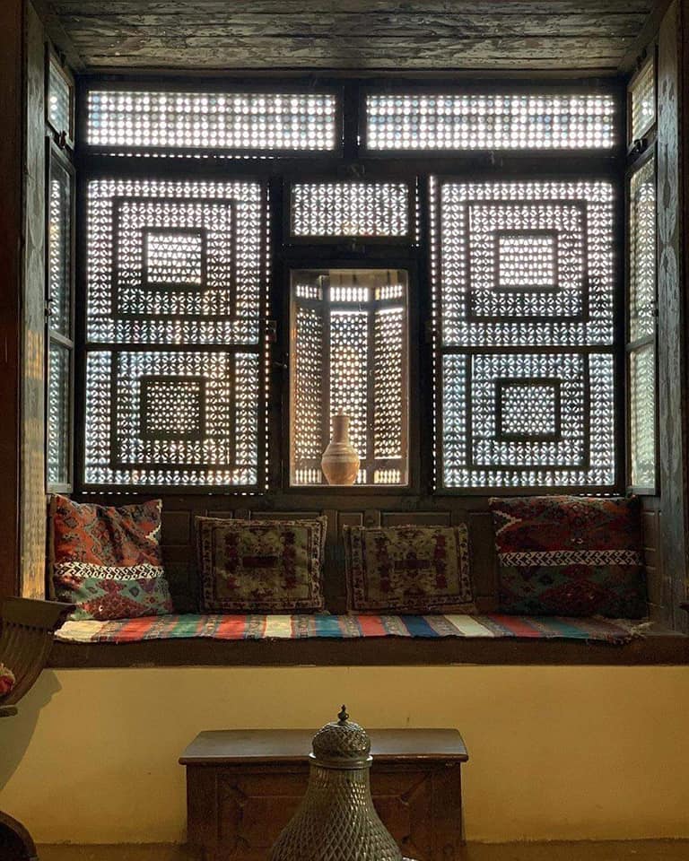 AmalGenedy's tweet photo. ✍️بما ان السعودية تسعى لتوثيق المشربيات يا ريت تخلي الحاجات دي معاكوا صور الكتب📚

▪️اصل الحكاية المشربية واصولها المصرية🇪🇬 

▪️المؤرخ و المهندس البريطاني بريجز سنه ١٩٧٤م قال ان اصول المشربية نقدر نلاقيها في الكنايس المصرية. 

▪️قبلها عالم المصريات الفرنسي ماسبيرو قال سنه ١٩١٤ م https://t.co/gKasJYm8AQ