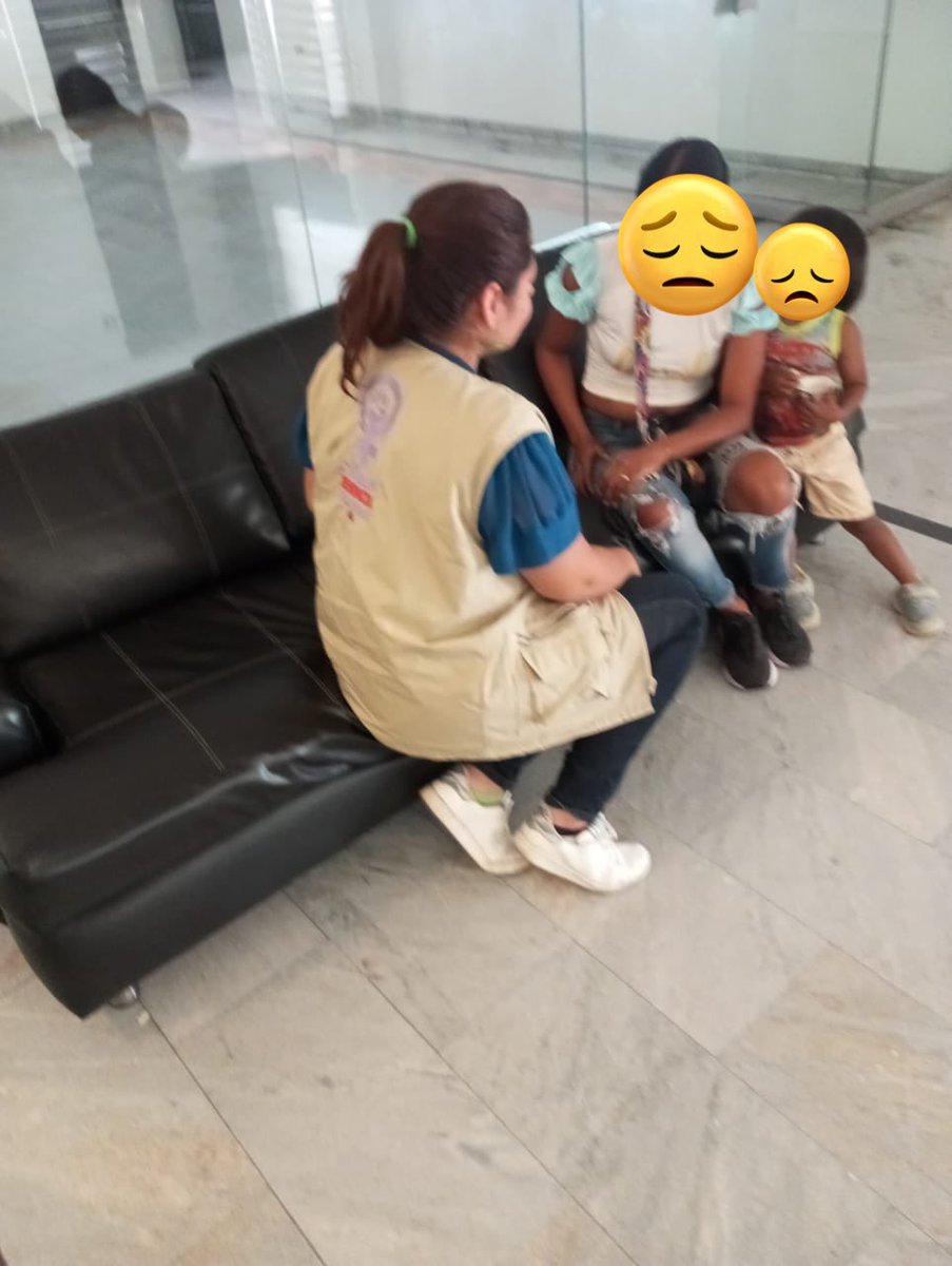C_Mujer_DyM's tweet photo. A casi 3 meses de la Tragedia humanitaria en #Catatumbo Siguen llegando mujeres con sus hijas/os destrozados por las #TRATASEXUAL, continúan en la explotación sexual en #Cúcuta, no es suficiente las asistencias porque ellas no tienen recursos, su salud muy mal @MinInterior cumpla https://t.co/RQ5ObUVp8v