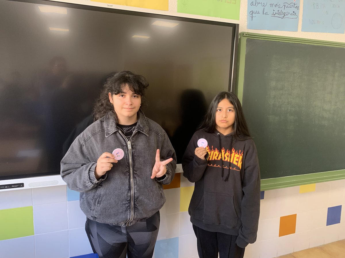 Capacidad desbloqueada: 🧩Orden en clase🧩

✏️ Reconocidas con la insignia de Valores por siempre estar dispuestas a recoger, ayudar y trabajar por el bien común del grupo al mantener su aula limpia y en perfecto orden. Un aplauso 👏👏👏 para Daniela García y Rosse Julián.