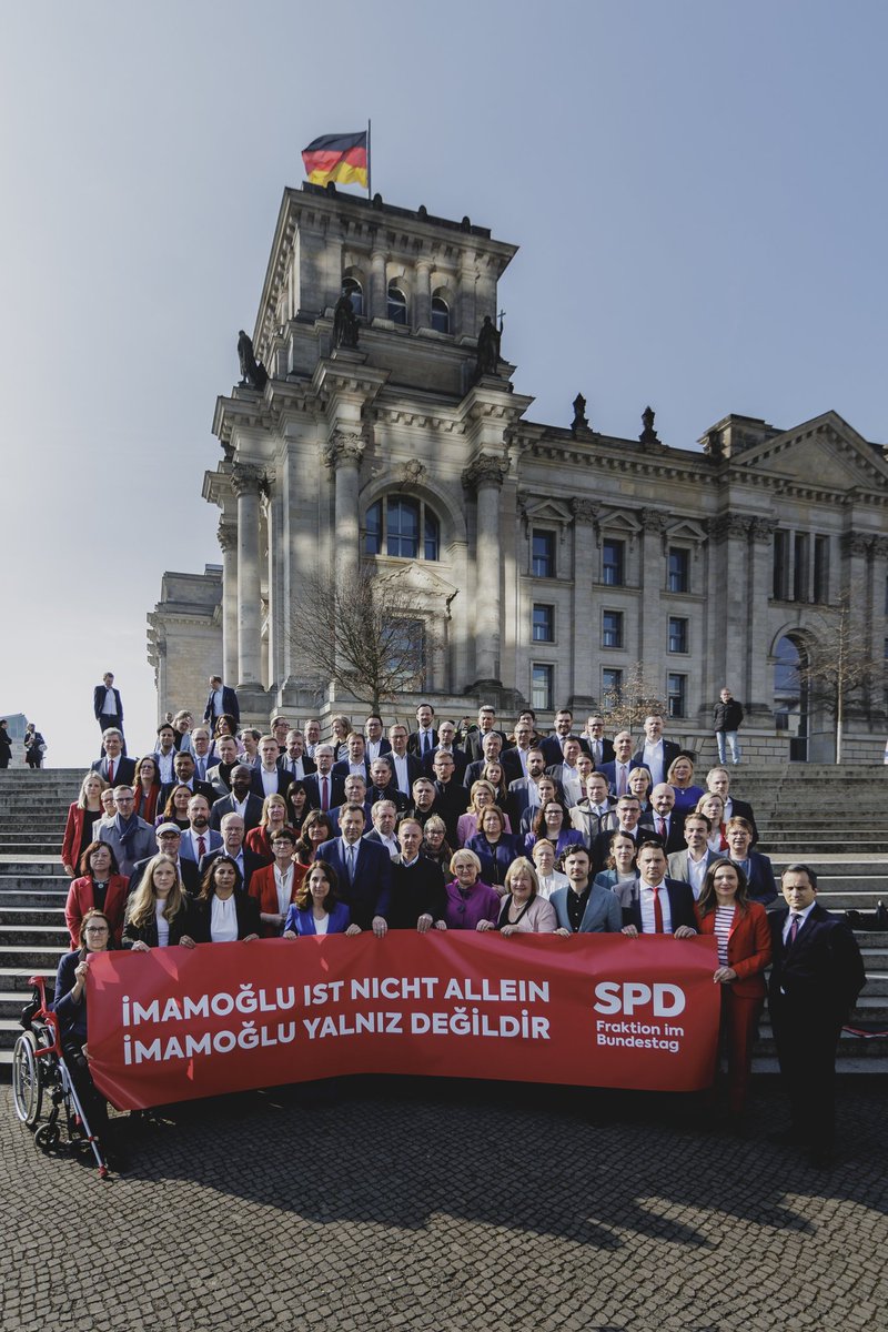 Politische Gegner gehören auf den Stimmzettel- nicht hinter Gitter.
Die Demokratie hat keine Angst vor der Wahlurne, aber Autokratien fürchten demokratische Entscheidungen.
#imamoğluyalnızdeğildir