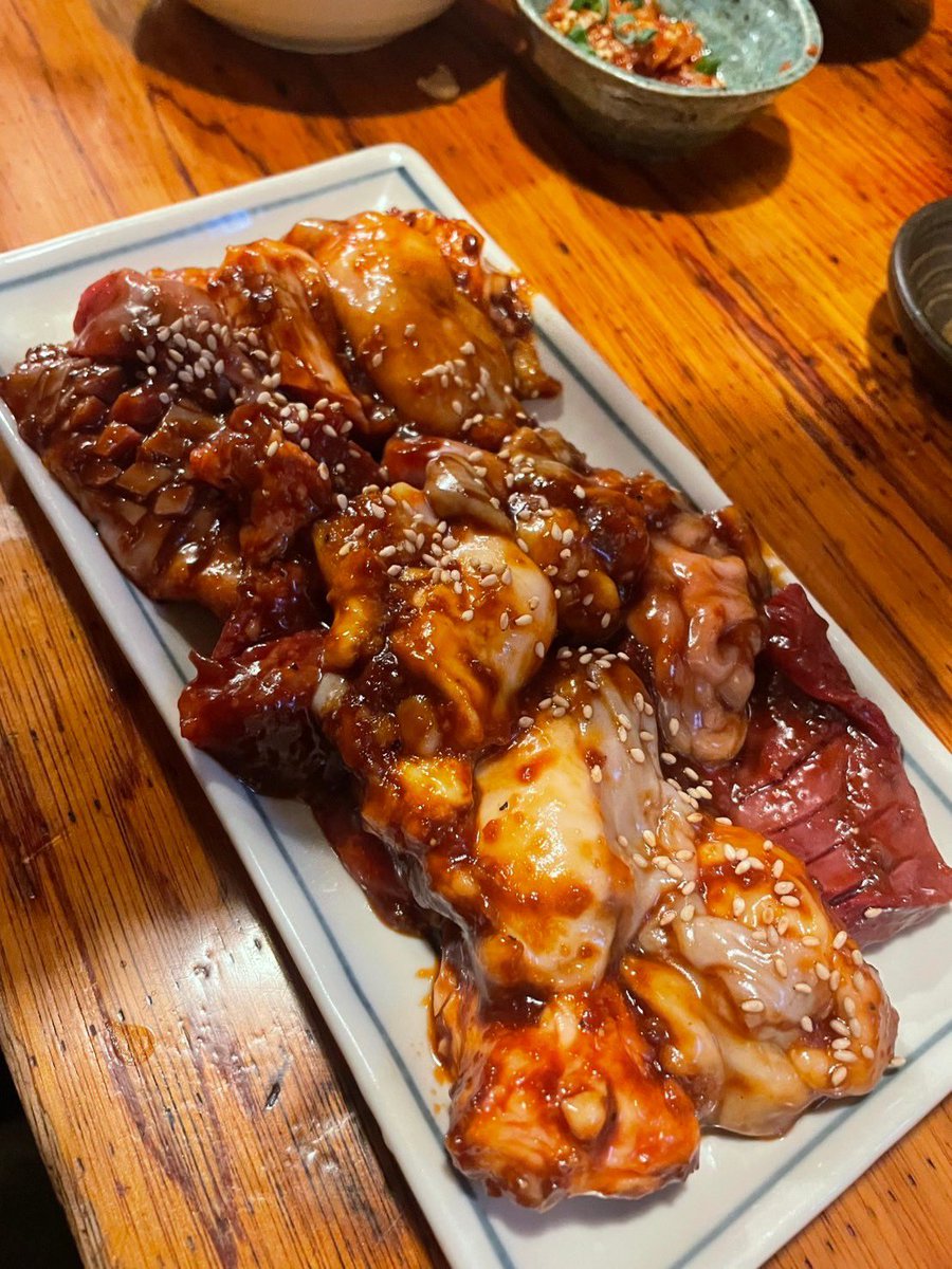 いつものホルモン屋でデート
白コロウマ