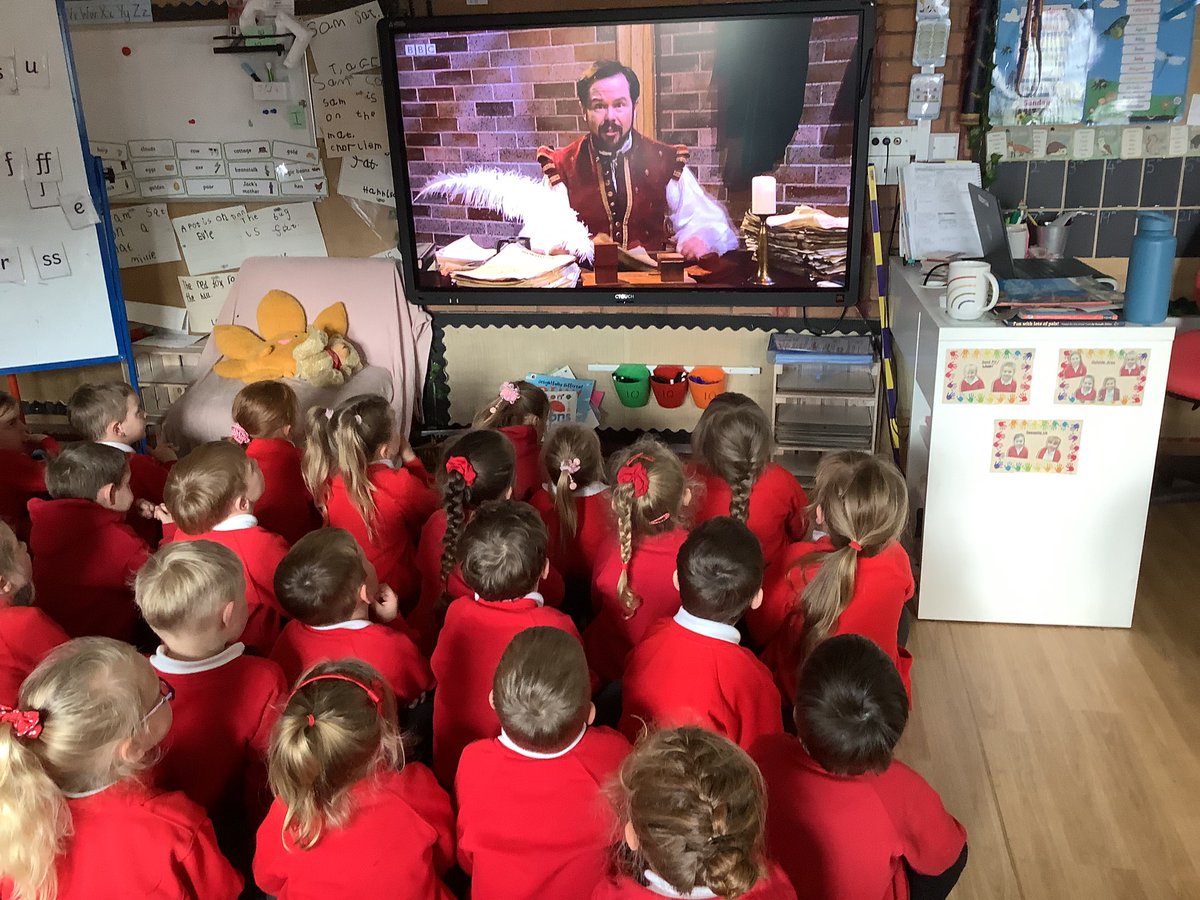 ClassRAspull's tweet image. We are starting off our #ACPSShakespeareWeek activities by watching a @CBeebiesHQ version of ‘A Midsummer Night’s Dream’ 🧚♀️ 👑 🌲 #acpseyfs