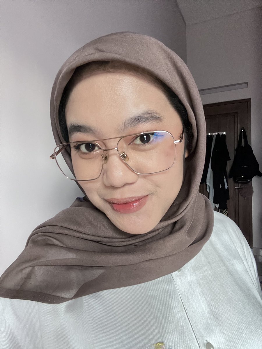 video tiktok ku rame bgt urusan kamera iphone 13 ini

jujur aja emg AWALnya nggak mood selfie, bentukan dikamera sm galeri beda… jadi burik. ternyata CUMA PERLU DISETTING aja!😌

sekarang hasil kamera depan ku jadi JERNIH, cakep, nggak buluk… nggak oksidasi lagi……