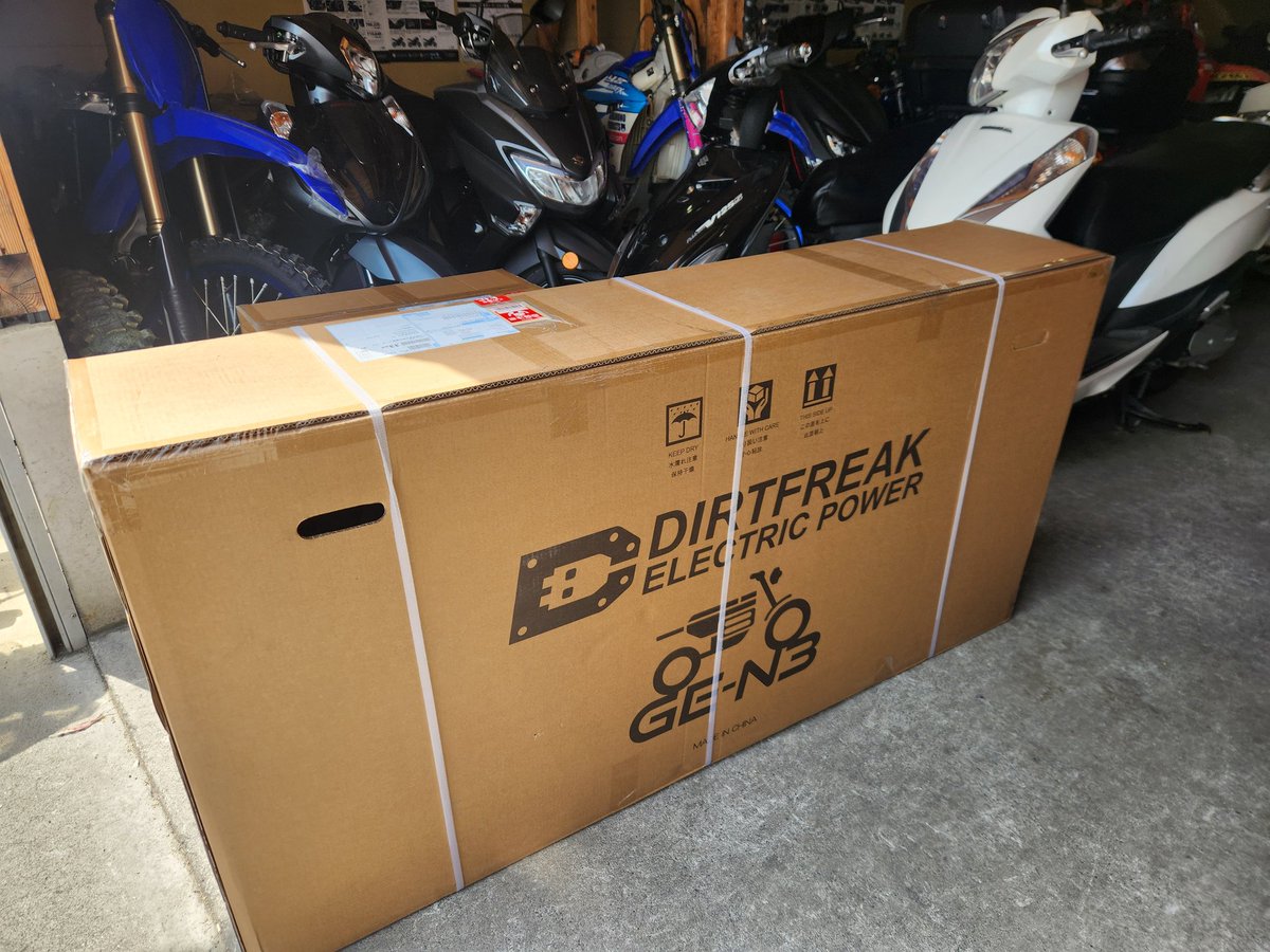 newton53106566's tweet image. ゲンサン来た！
組み立てる時間ないのでお預け(涙)
休みの日に開墾したる！
試乗車になる予定です
お楽しみに～🤣
#GEN3 
#ダートフリーク