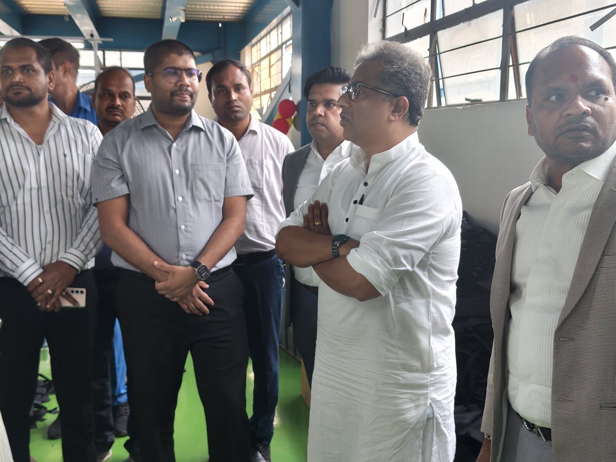 IndustriesBihar's tweet photo. Hon'ble Minister Shri Nitish Mishra inaugurated the new unit of De Vegabond at Sikandarpur  Industrial Area (Bihta) today.
He toured the facility, engaged with workers, and appreciated the enterprise’s contribution to Bihar’s industrial growth.

#InvestInBihar #MakeInBihar https://t.co/I7tPxQinbt