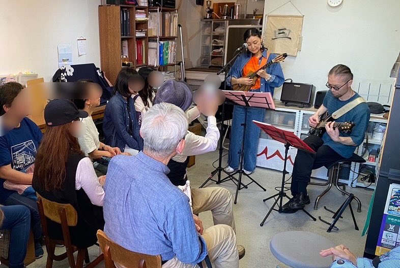 TondaJazz0502's tweet photo. 会場のご紹介
KAKURA/カクラ
皮と陶製品の工房&ショップ。半地下構造で天井が高く、生音の臨場感をお楽しみいただけると思います!
📍 高槻市富田町5丁目1-20
✳️5月3日のみ会場
#富田ジャズストリート
#5月3日4日開催
#大阪 #高槻 #富田
#音楽イベント #会場紹介
#kakura #ボランティア募集 https://t.co/s6H59cSjkW