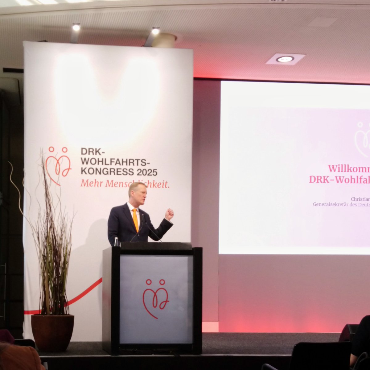 DRK-Generalsekretär Christian Reuter dankt auf dem #DRKWohlfahrtskongress den Grünen, dass auch Zivil- und Bevölkerungsschutz von der Schuldenregel ausgenommen sind.