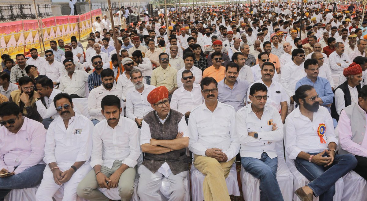 आज चित्तौड़गढ़ प्रवास के दौरान जौहर स्मृति संस्थान द्वारा आयोजित कार्यक्रम में सहभागिता कर त्याग, वीरता एवं बलिदान के प्रतीक मेवाड़ के समस्त वीर-वीरांगनाओं को कृतज्ञतापूर्वक नमन कर उपस्थित जनों को संबोधित किया।

वीर-वीरांगनाओं का बलिदान हमें सिखाता है कि स्वतंत्रता और सम्मान से