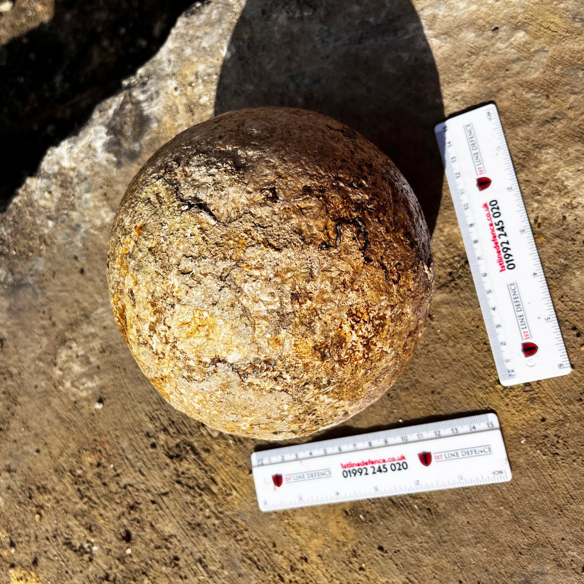 The #1ldteam have been supporting a client at the Royal Arsenal in Woolwich. It is not uncommon to find interesting artefacts due to the rich history of the site, and last week our operative discovered a 6-inch stone cannonball, which an archaeologist on-site dated to the 1450's.