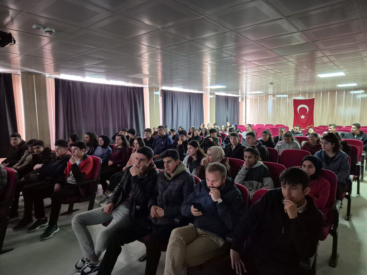 corumisgb's tweet photo. Uğurludağ ilçemizde öğrenci ve okul çalışanlarına yönelik Afet Farkındalığı Eğitimi ve İlk Yardım Semineri etkinliklerimiz gerçekleştirildi. @tcmeb @Yusuf__Tekin @meb_dhgm @omurfatih @mebisgb @ozkan_meb @Corum19MEM @CemilCaglar60 https://t.co/MHHZkCyDEM