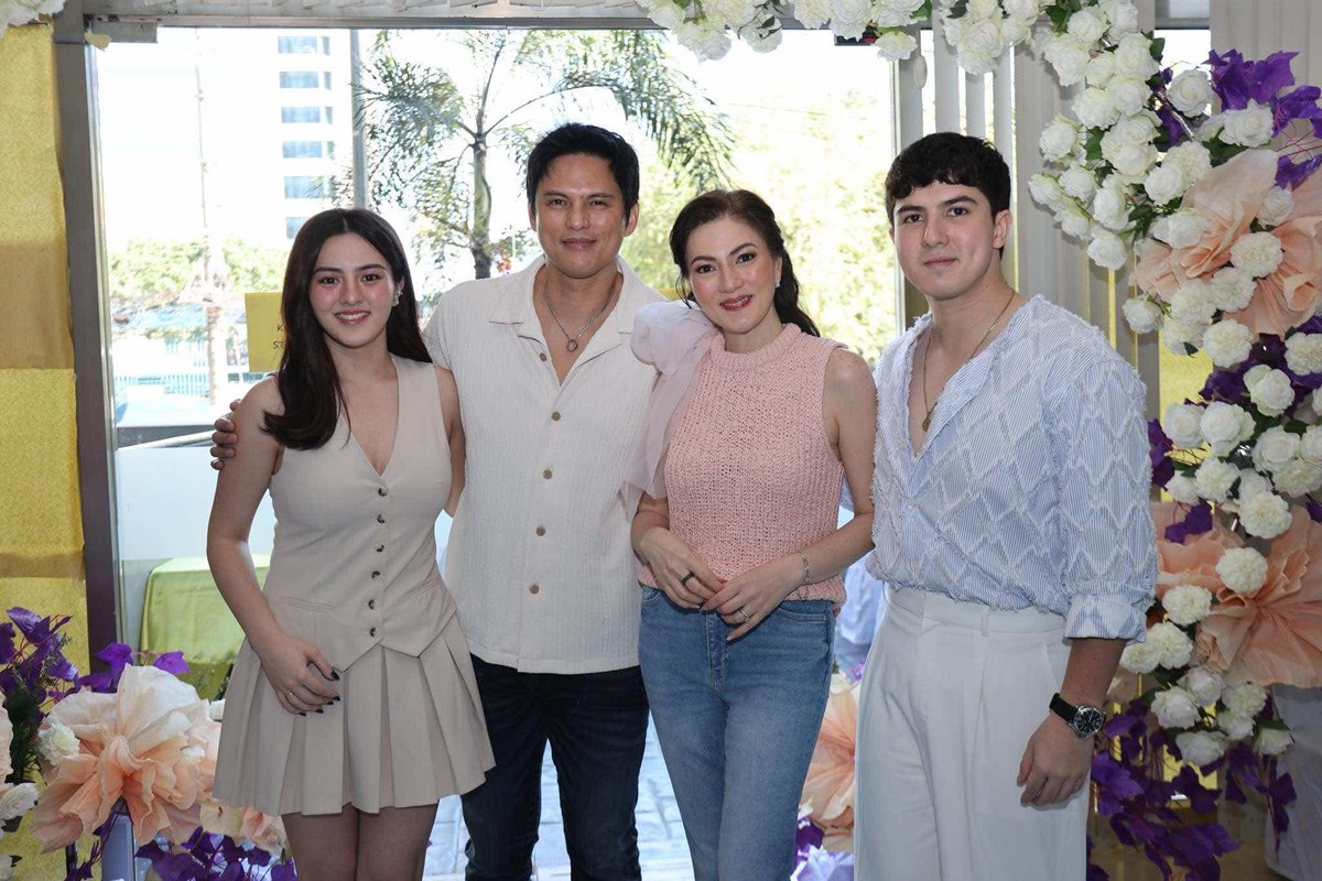 Sparkle_GMA's tweet photo. Zoren Legaspi, Mavy Legaspi, Cassy Legaspi, and Carmina Villarroel ✨ are set to sparkle in GMA’s upcoming drama series, Hating Kapatid,’ coming soon on GMA.  

#HatingKapatid #ZorenLegaspi #MavyLegaspi #CassyLegaspi #CarminaVillarroel https://t.co/3SFzpE9FWG