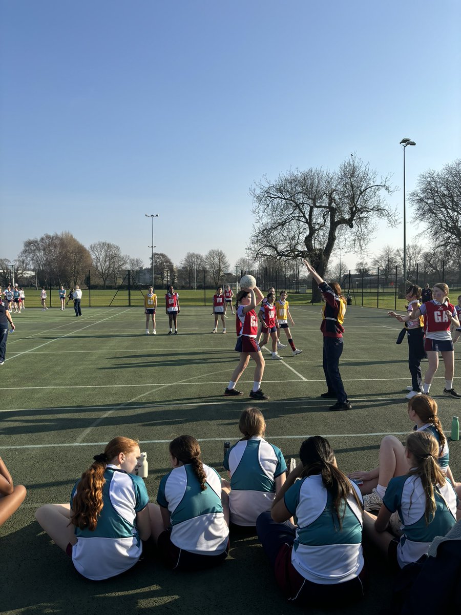 Yesterday was Day 1 of House Netball for our Juniors under the sun ☀️ 

Today we look forward to the competition between our Seniors in Double Games