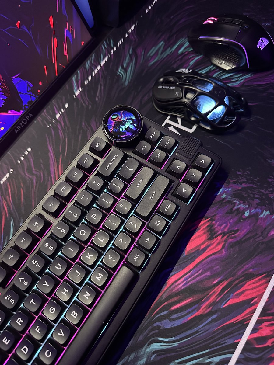 kazara_smith's tweet photo. 🕷️🟣Venom🔵🕷️
#venom #Symbiote #desksetups #GamingSetup #rgb https://t.co/CgB1mYihlu