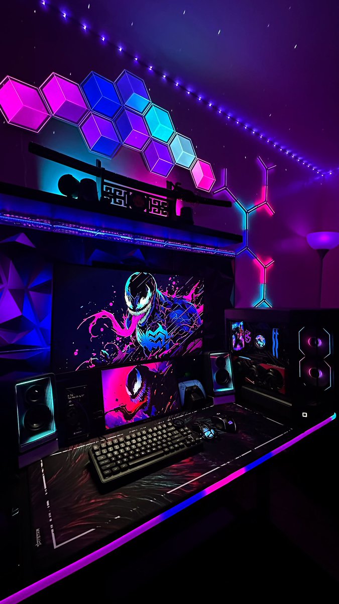 kazara_smith's tweet photo. 🕷️🟣Venom🔵🕷️
#venom #Symbiote #desksetups #GamingSetup #rgb https://t.co/CgB1mYihlu
