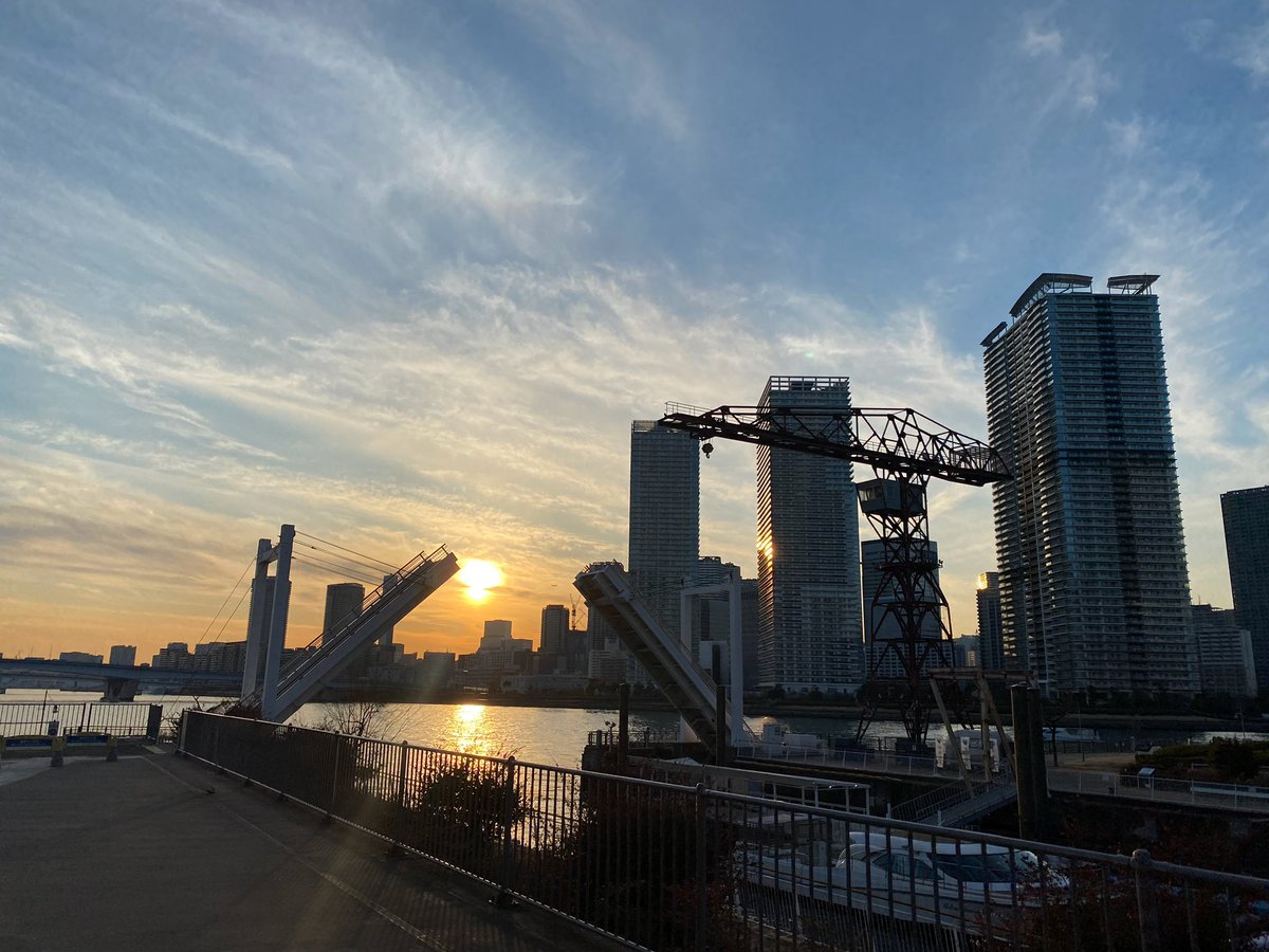 [#준호]  
🌆

#NOMAD #노매드
#JUNHO #준호