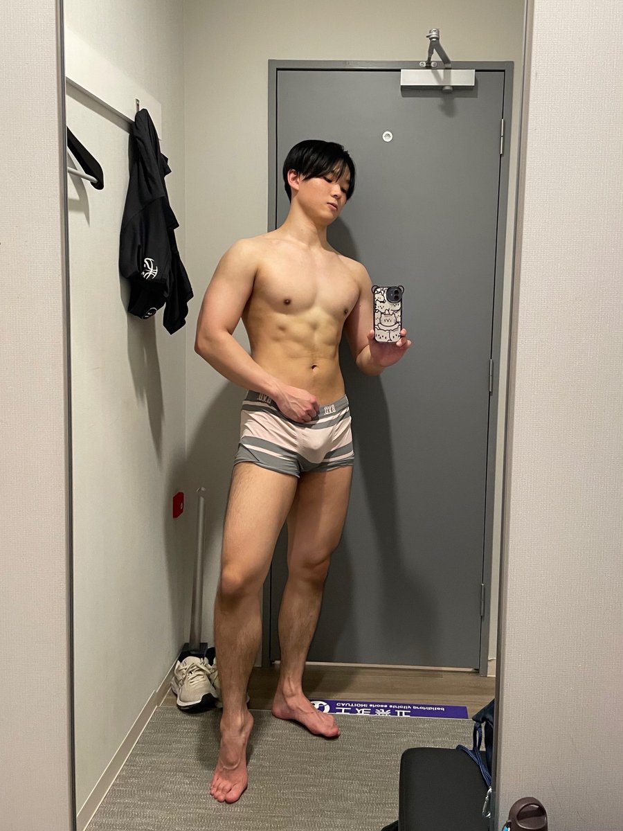 アブローラー100回955日
スクワット100回15日目
腕立て100回15日目

最近1番キマるのはバーベルカール！！
皆さんはストレートとEZバーどっち派？