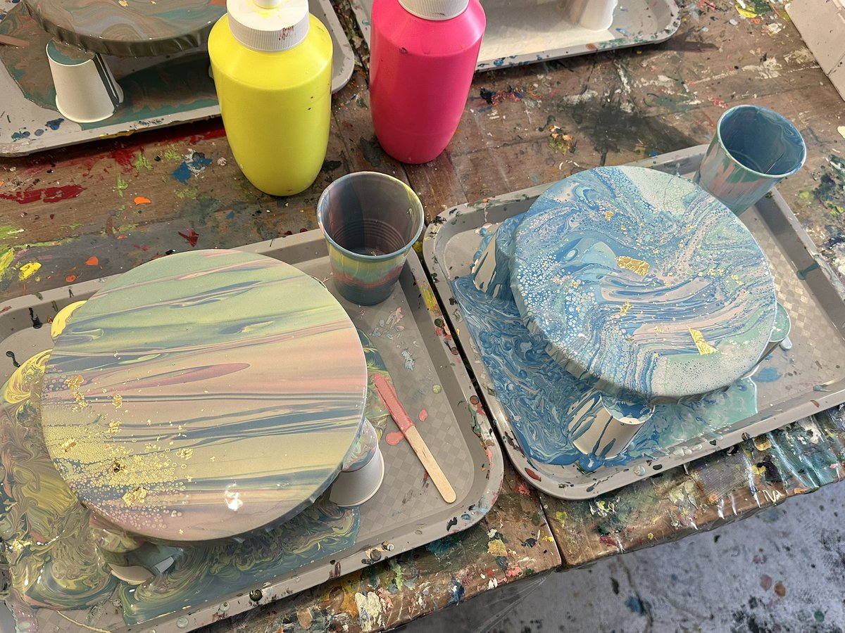 フルイドアート体験してきました🎨赤・黄・青・緑・白・黒の6色のみを使って、自分の好きな色を作り出す✨
そこから層を作って、白いキャンバスに垂らしていくよ🤍
仕上がりが想像できないのも面白さ。
仕上がりは、青い空と夕陽のような心地よいグラデーションになりました☺️
#フルイドアート