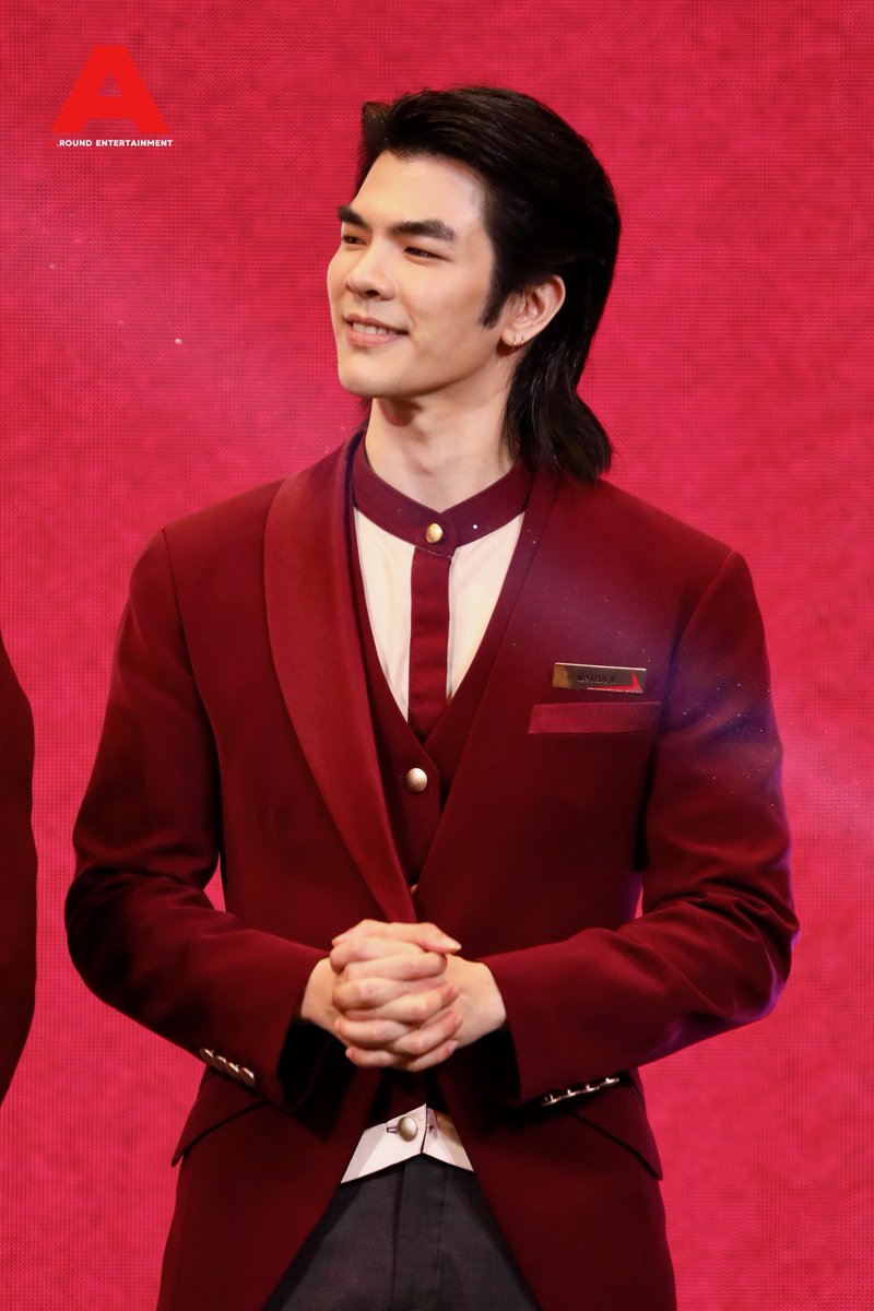 around_ent's tweet photo. “มาย ภาคภูมิ” ในงานเปิดตัวซิตคอมเรื่องแรกของ BeOnCloud “Jet lag เจ๊ทแหลก”  ซิตคอมสุดป่วน พร้อมเหินฟ้าเสิร์ฟความฮาแบบจัดเต็ม !

JETLAG CREW IS READY TO FLY
#JetlagPressCon
#Jetlagเจ๊ทแหลก
#MilePhakphum https://t.co/CXqBKSAdkv