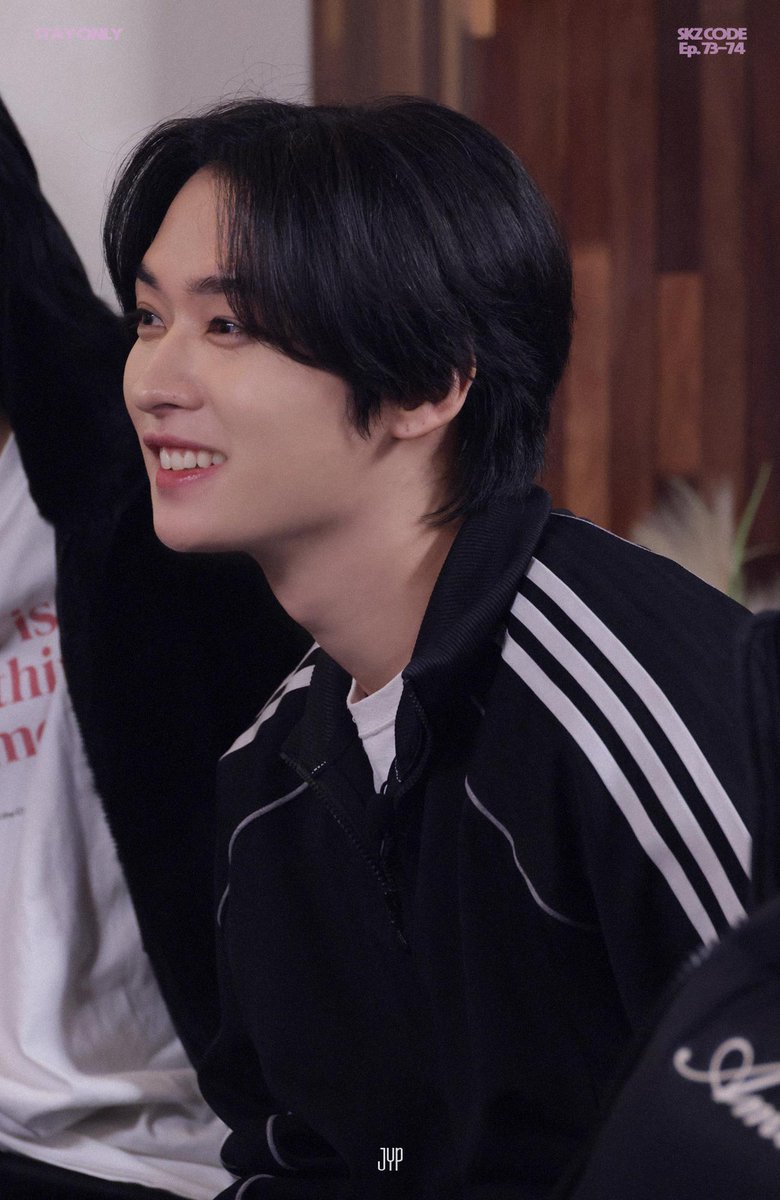 skzpr_1's tweet photo. 달려라한이 (Go, HAN!) | [SKZ CODE(스키즈코드)] Ep.73-74
#StrayKids #StrayKidsCode https://t.co/weRdEMQI5A