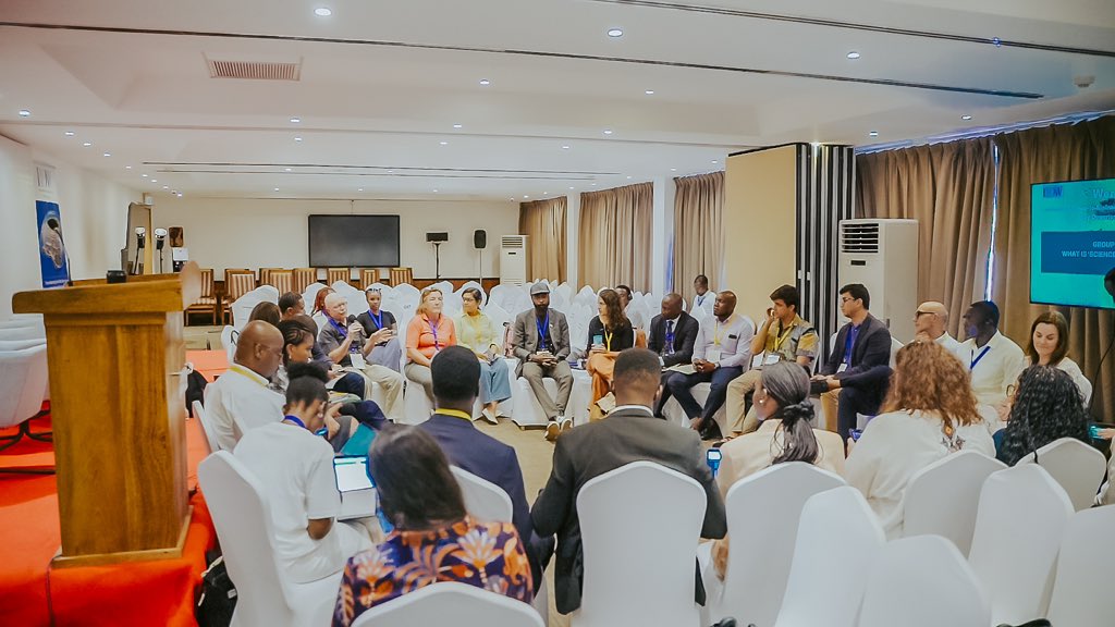 2025 = Ocean Year

🇹🇿 Regenerative Ocean Week: 300+ people aimed at turning science→solutions

🌊 First regional High Seas Treaty Workshop: 105 ppl, 14 Govs

♻️ ISLANDPLAS launch: circular econ. of plastics for islands

⛵️ Great Blue Wall expedition: platform for local research
