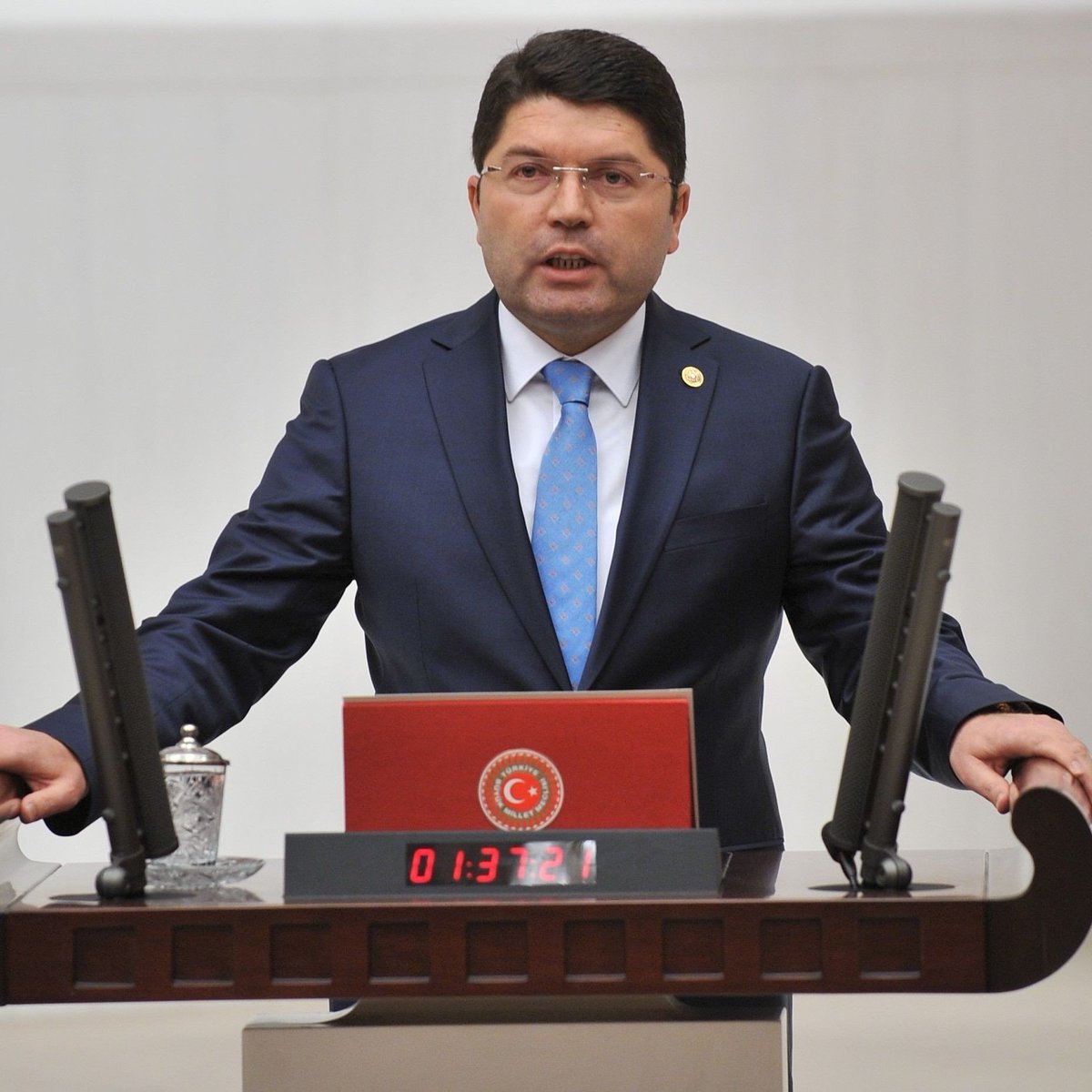 bosunatiklama's tweet photo. Adalet Bakanı Yılmaz Tunç:

"Türkiye Cumhuriyeti bir hukuk devletidir, ben bunu söyledikçe birileri rahatsız oluyor." https://t.co/Lj2jNDZr8K