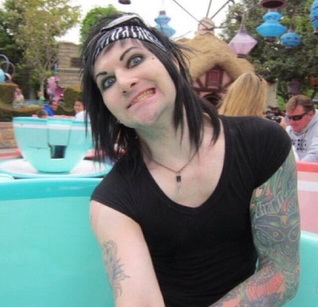ribcagesixx's tweet photo. I just realised 4/5 members of bvb have noticed me lol

Just need jinx to notice me aha https://t.co/G2XvKvmIOX