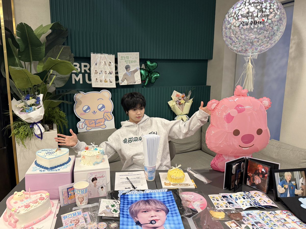 YOUNITE_twt's tweet photo. 생일 축하해주셔서 너무너무 감사드립니다 !!!!!!! 올해도 같이 좋은 추억 많이 만들어봐요 ㅎㅎㅎㅎ 사랑합니다 유니즈 ❤️

#은호 #EUNHO 
#은호의_느낌좋은_생일이묭 https://t.co/9gUJZHOIMa