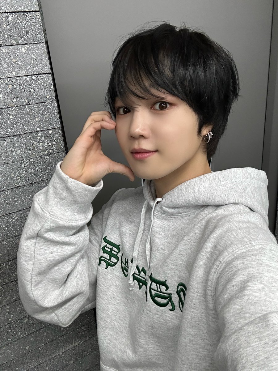 YOUNITE_twt's tweet photo. 생일 축하해주셔서 너무너무 감사드립니다 !!!!!!! 올해도 같이 좋은 추억 많이 만들어봐요 ㅎㅎㅎㅎ 사랑합니다 유니즈 ❤️

#은호 #EUNHO 
#은호의_느낌좋은_생일이묭 https://t.co/9gUJZHOIMa