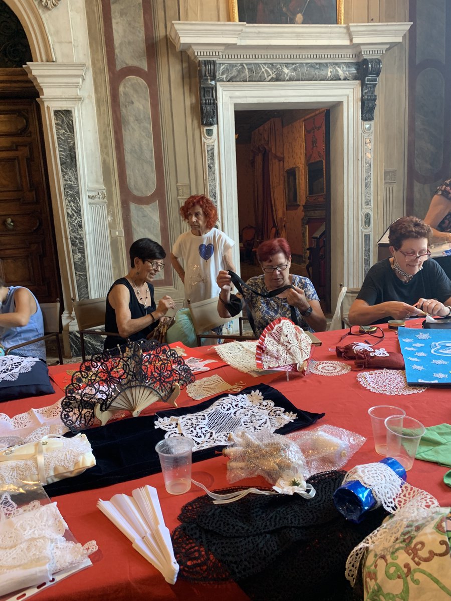 Il 26 marzo, al Museo di Palazzo Mocenigo, le maestre merlettaie di Pellestrina ci guideranno in una dimostrazione pratica di tombolo!

📅 Mercoledì 26 marzo
🕑 Ore 14.30 – 16.30
📷 Museo di Palazzo Mocenigo, Primo piano nobile – Portego

#MarzoDonna #visitMUVE
<a href="/visitmuve_it/">MUSEI DI VENEZIA</a>