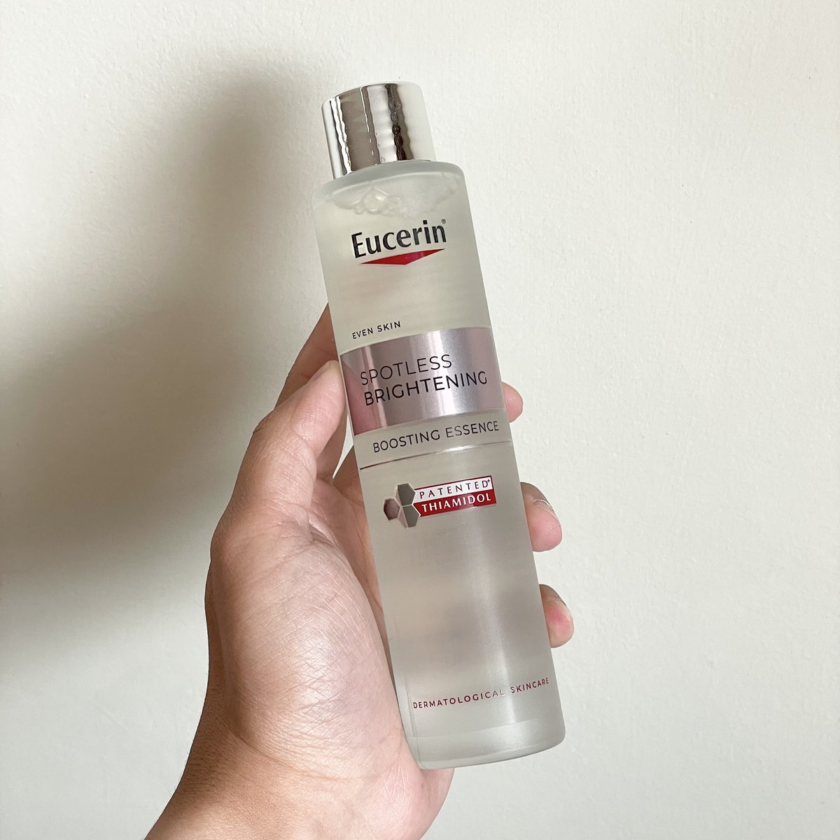 อยากบอกว่า น้ำตบ Eucerin ทำมาใหม่  
ทำถึงมากกก คือหน้าใสจริง ผิวชุ่มชื้น
แต่ไม่เหนอะ เค้าเพิ่มไทอามิดอล ดันความใสให้ผิว และลดจุดดำเก่งมาก แล้วอัดสารเก่งๆ อื่นมาครบมาก ผิวใส แข็งแรง รูขุนขนกระชับ และชุ่มชื้นขึ้นมาก https://t.co/HZgzGt6qAZ