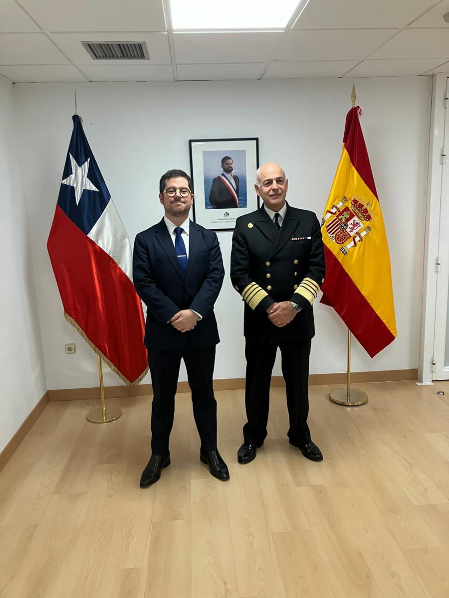 Armada de Chile (@armada_chile) on Twitter photo En el marco de su visita oficial a España, el Comandante en Jefe de la Armada, Almirante Juan Andrés De La Maza, presentó saludos protocolares al Embajador en ese país, Javier Velasco
#ArmadaPorChile <a href="/EmbaChileEspana/">EmbaChileEspaña</a> <a href="/Minrel_Chile/">Cancillería Chile 🇨🇱</a> En el marco de su visita oficial a España, el Comandante en Jefe de la Armada, Almirante Juan Andrés De La Maza, presentó saludos protocolares al Embajador en ese país, Javier Velasco
#ArmadaPorChile <a href="/EmbaChileEspana/">EmbaChileEspaña</a> <a href="/Minrel_Chile/">Cancillería Chile 🇨🇱</a>