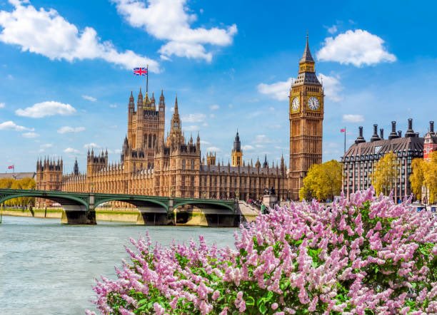 executivetsuk's tweet photo. Spring’s here, &amp; London’s looking gorgeous. Our drivers know all the shortcuts (&amp; the scenic routes!) to get you from The O2 to the West End without a hitch. Where’s your favourite spot in the city? Arrive in style! 

#ExecutiveTravelSolutions #ExploreLondon #TaxiTime https://t.co/1cSv2fFysh