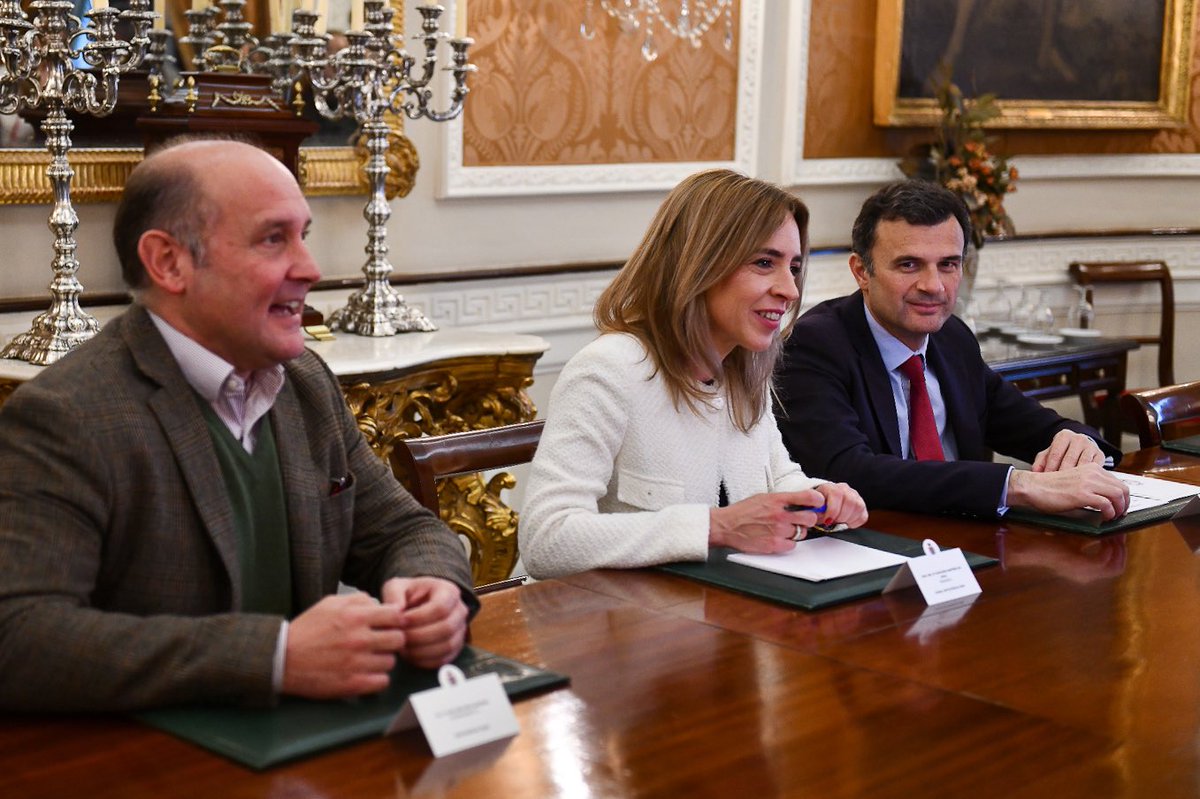 🤝 Agradezco al presidente de la Cámara de Cuentas de Andalucía, Alejandro Cardenete, su visita a la Diputación de Cádiz con motivo de la jornada organizada con los alcaldes/as e interventores de la provincia para debatir sobre la importancia de la rendición de cuentas, un