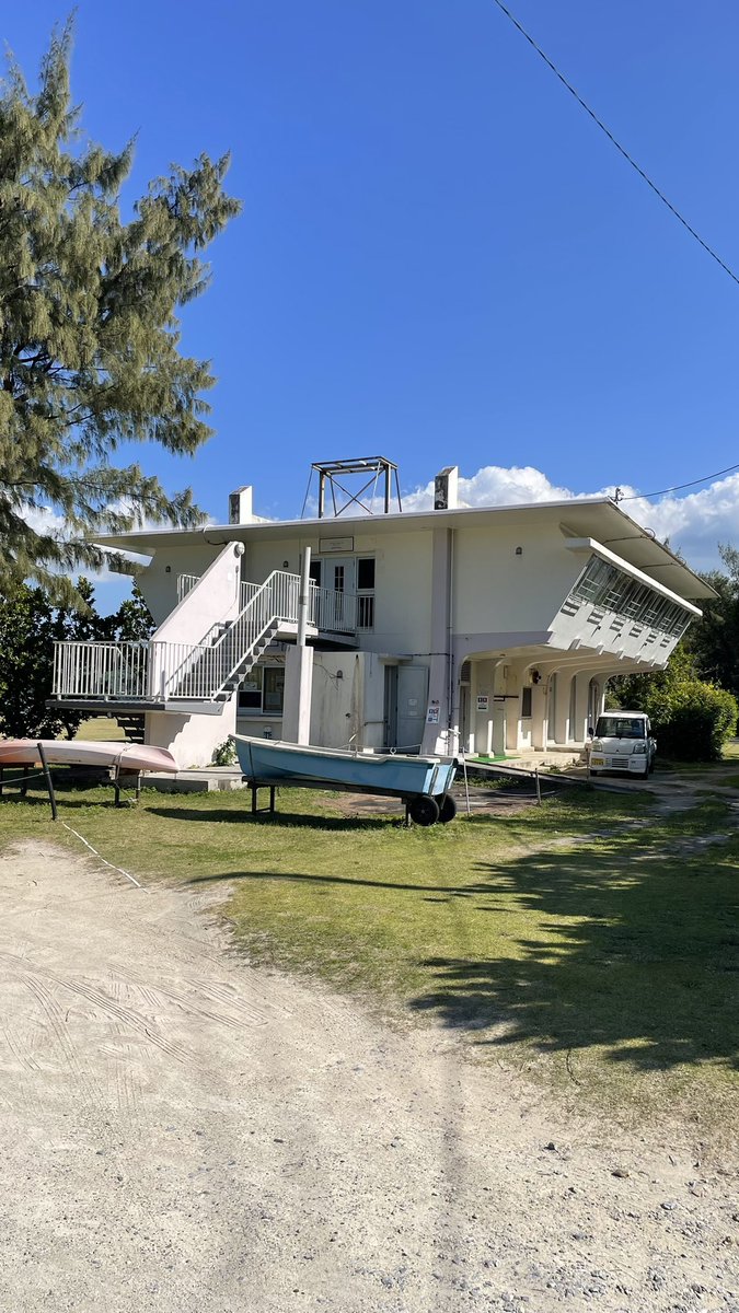 屋我地島のビーチの事務所みたいな建物がかっこよすぎた。