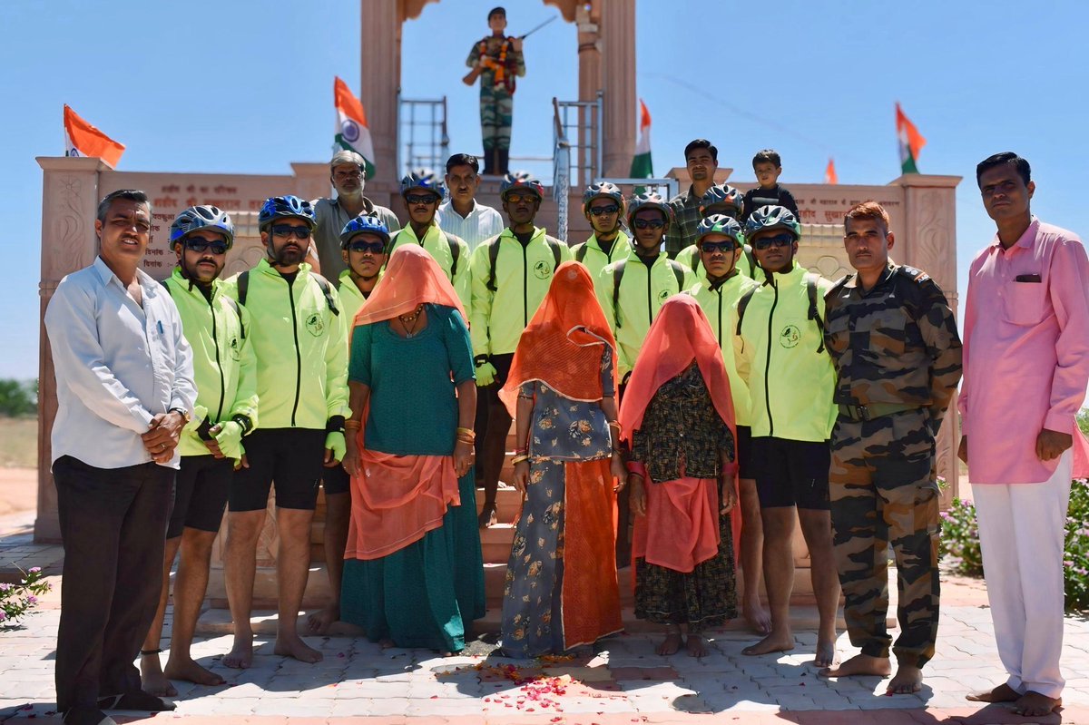 KonarkCorps's tweet photo. #ArmyForAdventure
#BlazingSkiesBrigade Cycle Rally was flagged off from #Jodhpur which will traverse through 2100km across border areas of #Rajasthan. The team will interact with #Veterans & #VeerNaris as also engage with youth & motivate them to join #IndianArmy.
@IaSouthern https://t.co/AQWP85gjXF