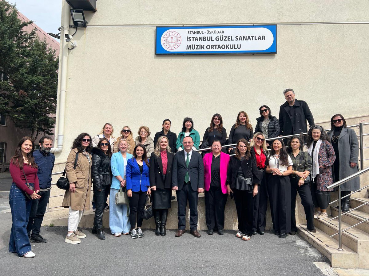 imemtemelegitim's tweet photo. Müdürlüğümüz İstanbul Türk Müziği Çocuk Korosunun çalışmaları görevli öğretmenlerin katılımıyla İstanbul Güzel Sanatlar Müzik Ortaokulunda değerlendirildi. 
@tcmeb @Yusuf__Tekin @istanbulilmem @MucahitYentur https://t.co/g0wBvHflC3