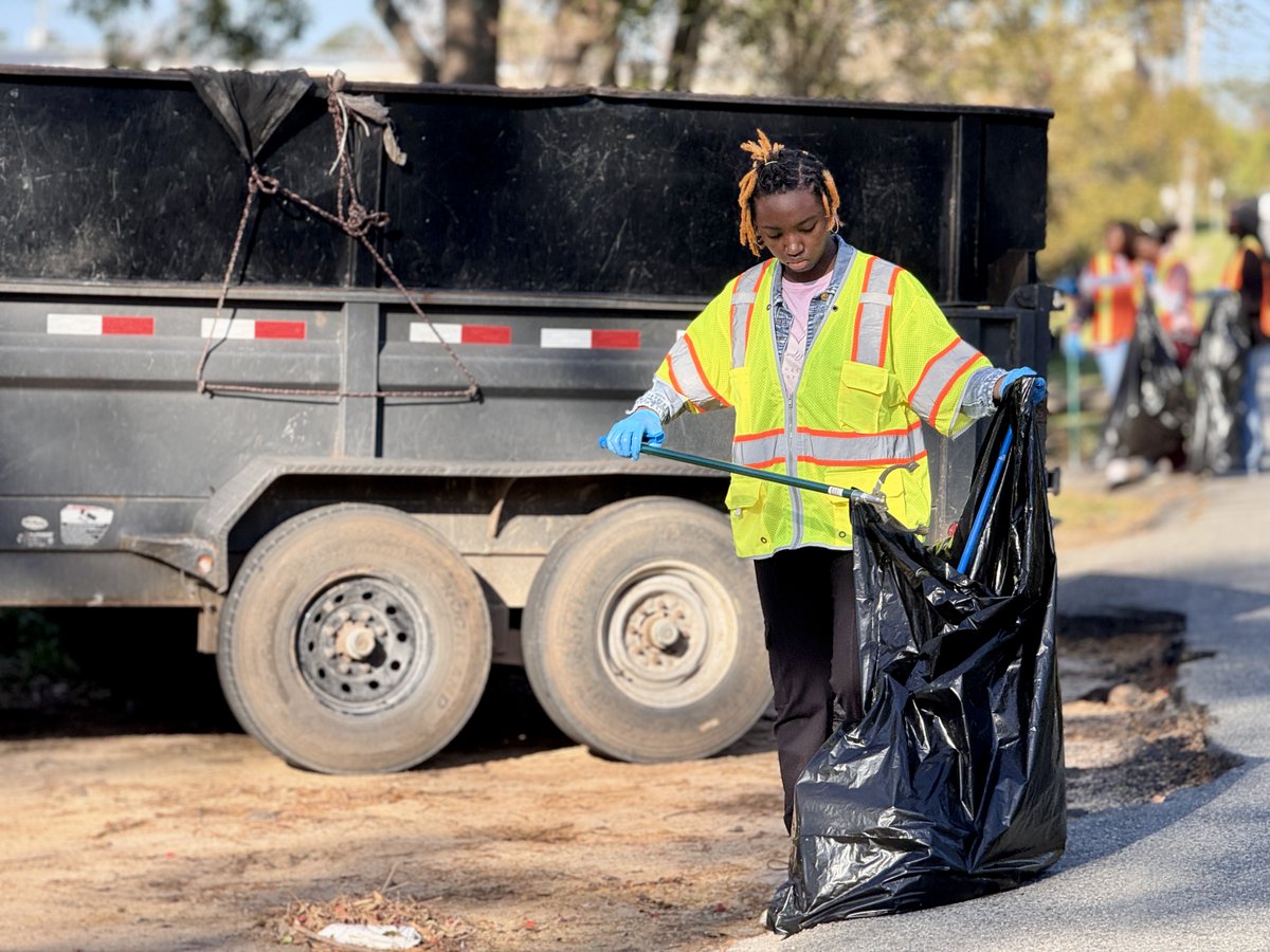 We had an outstanding turnout for our March Love Where You Live Road Cleanup!💚🌏

With about 30 participants, including amazing individuals, dedicated organizations, and an incredible showing from Valdosta’s youth, we made a huge impact!👏