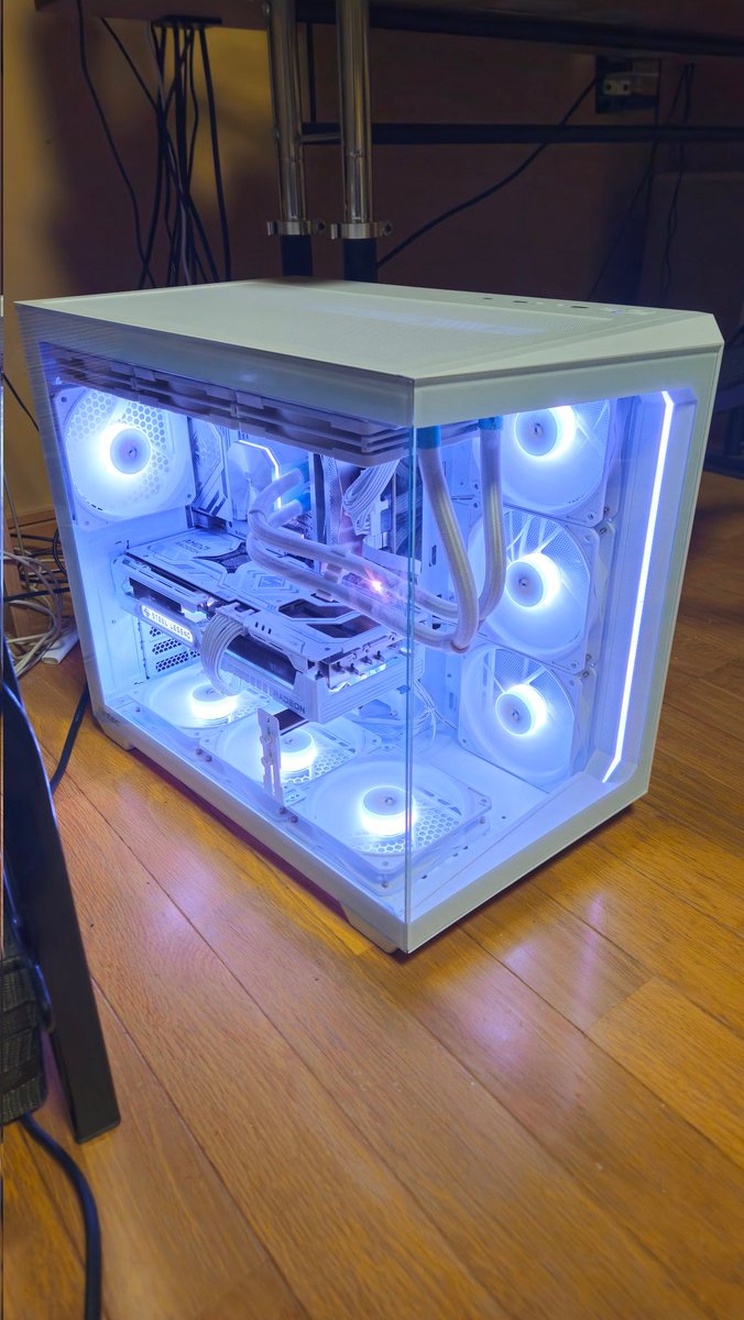 My new PC😍
AMD Ryzen7 9800X3D
ASRock B850M SteelLegend Wi-Fi
RADEON RX9070XT ASRock SteeSteelLegend
WD SN850X 2TB
Acer PallasⅡDDR5 6000MHz 32G
THERMALRIGHT Frozen Edge 360 WHITE
SUPERFLOWER LEADEX Ⅶ 1000W
Antec Constellation ARGB WHITE

こだわりの真っ白PC完成でごわす〜🥺🥺🥺