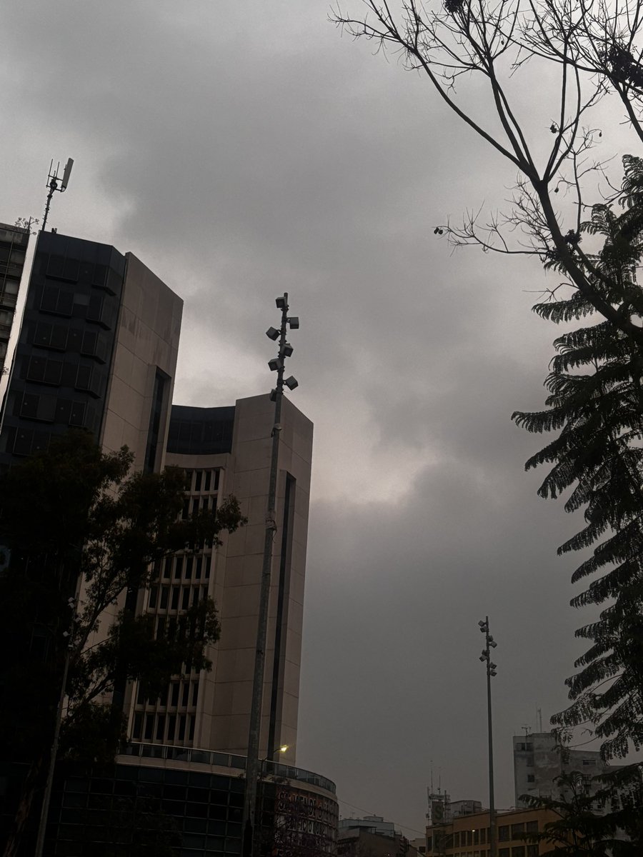 luzbuendia's tweet photo. @Carloszup Buenos días, en el centro esta nublado y se siente aire frío https://t.co/jBOC8hfBuT