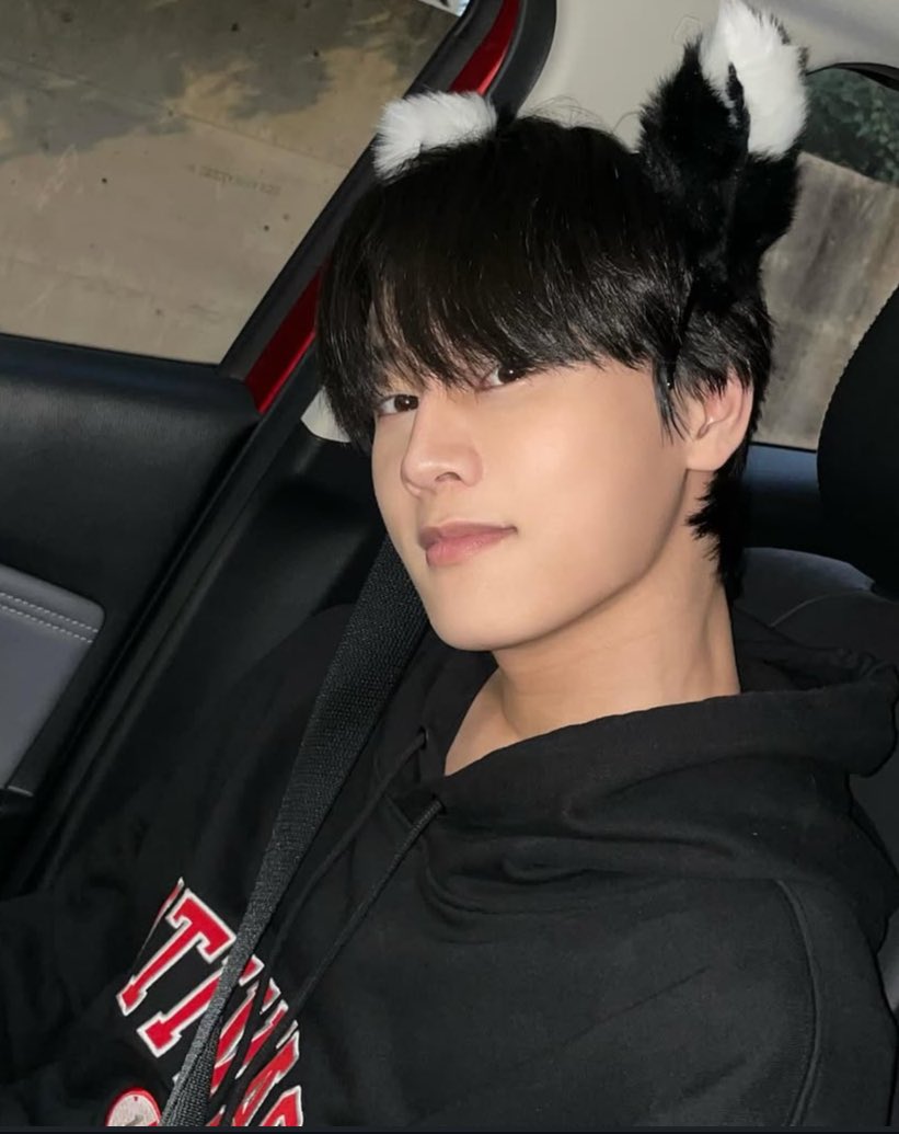 [📷] 250325

Chenyu instagram post !

Thankyou for always having my back 🥺
I can’t answer, but i’m seeing everything.
meow?

#wuchenyu #우첸유