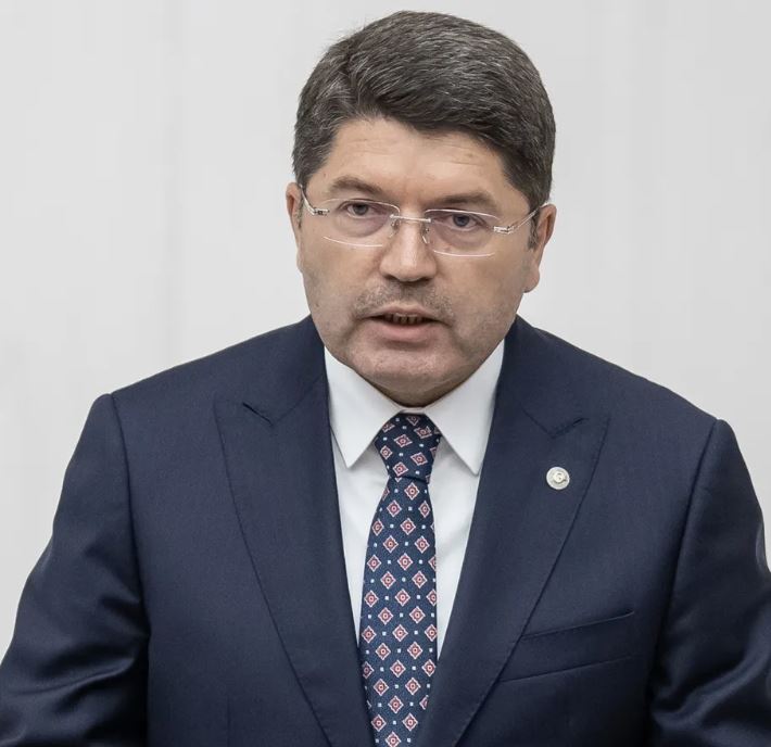 ajans_muhbir's tweet photo. Adalet Bakanı Yılmaz Tunç:

“Ülkemizin büyümesine katma değer sağlayan markalarının isim isim hedef gösterilmesi, boykot çağrısı yapılması ve bu yolla ekonomimizin hedef alınması çok tehlikeli bir yaklaşımdır.” https://t.co/tMB6ezh1Ym