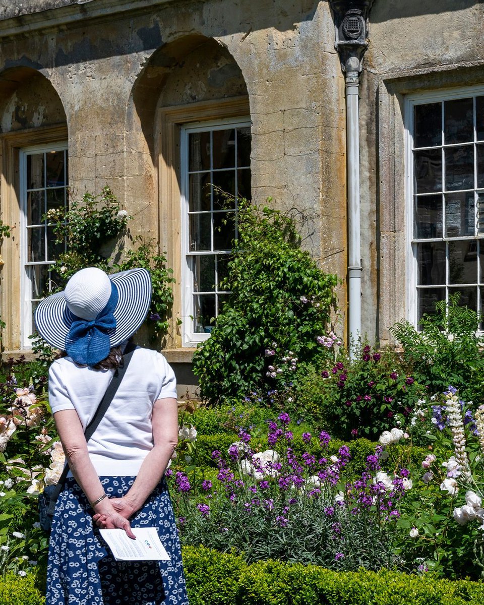 CotswoldCollect's tweet image. Taken at the gorgeous Badminton House, this breath-taking location is not a trip you want to miss out on this spring! 🪻🌿🤍

#BadmintonHouse #SpringTrip #Gloucestershire #VisitGloucestershire #BeautifulLocations #SpringDestinations #UKTravel #TravelInspiration #HistoricHouses