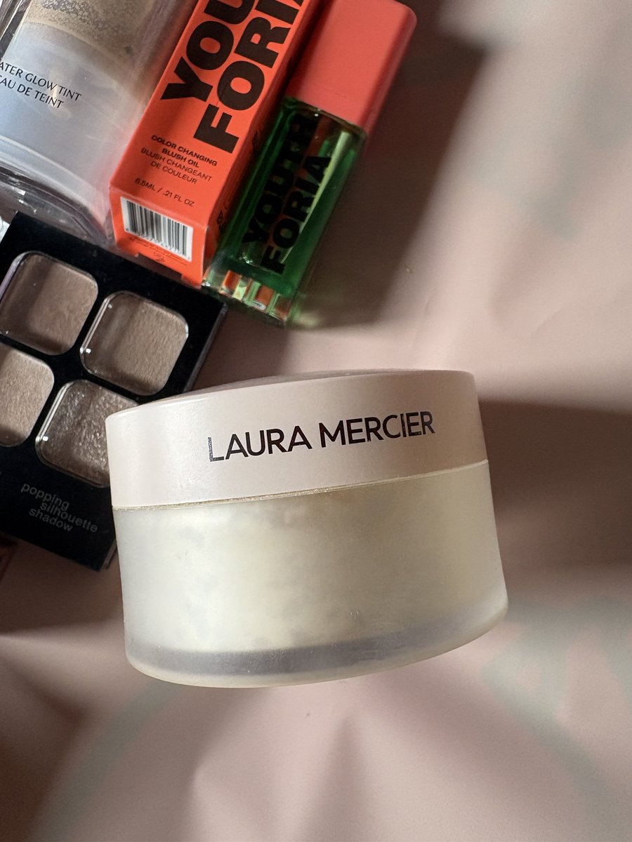 looklikelovena's tweet photo. Laura Mercier Translucent Loose Setting Powder Ultra-Blur  590( ราคาช็อป 2200 ) 
เบลอผิว คุมมัน ไม่สะท้อนเเฟลช เล่นเเสงเบาๆ มีไฮยาบำรุงในตัว✨เหลือ15gจาก20g
#lauramercier #lauramercierultrablur #แป้งลอร่า #lauramercierpowder #translucent #loosepowder https://t.co/VkYfExhktP