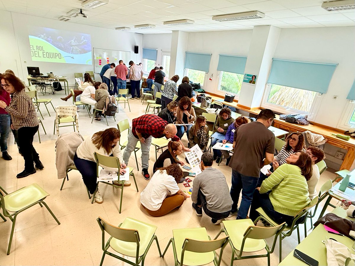 Estamos encantados de contar con tant@s participantes en el curso "Motivar Equipos ¿Cómo?" dirigido a Responsables de GBP. HOSt_Canarias ha elaborado 4 cursos de liderazgo este año, desde alta dirección hasta nivel inicial <a href="/Investenisciii/">Investén-isciii</a> <a href="/SanidadGobCan/">Sanidad Gobcan</a> <a href="/RNAO/">RNAO</a> Os esperamos!