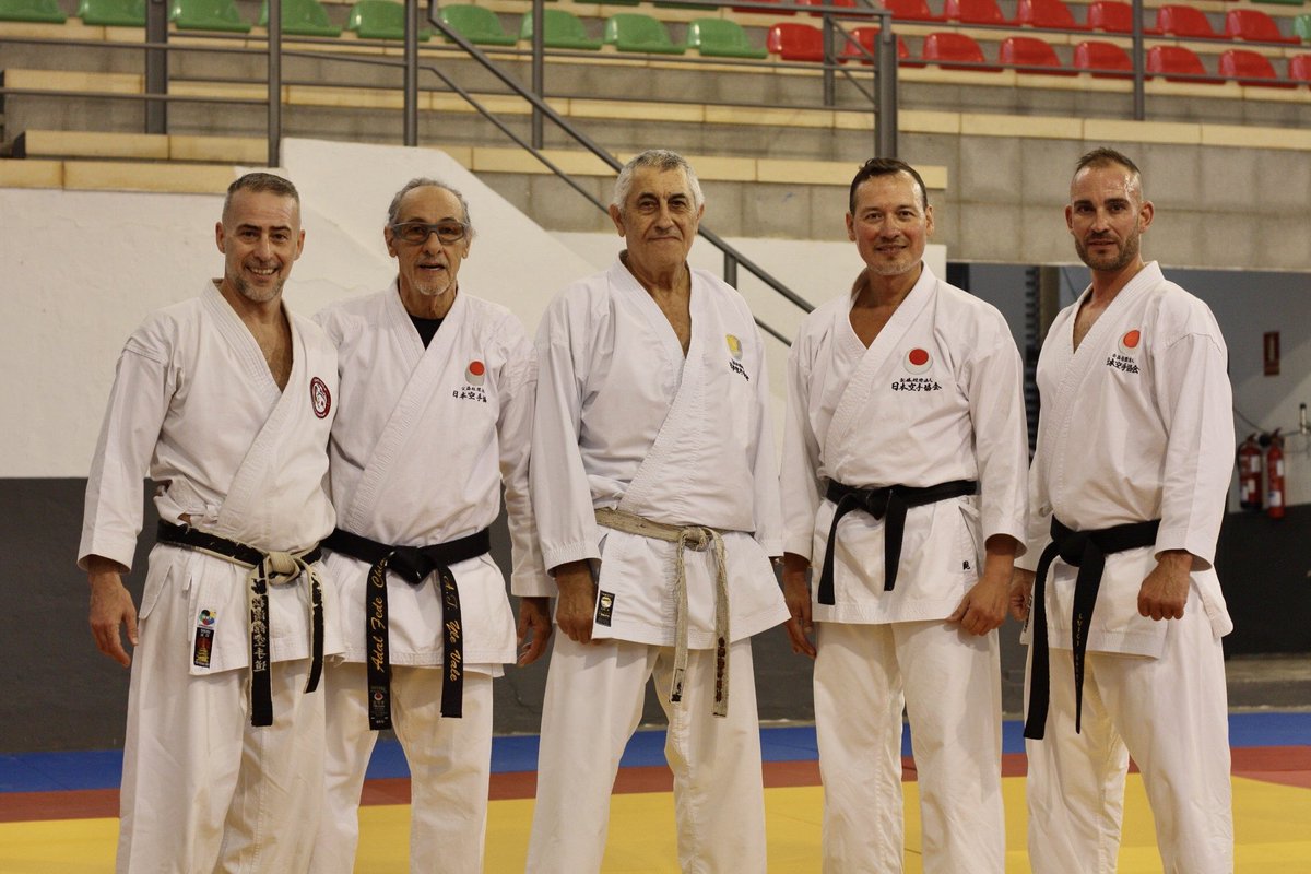 nrivasven's tweet photo. Entrenamiento seminario III Gasshuku JKA CANARIAS 2025 impartido por el sensei Fernando Rivera @fernandoriveraroman Organizado por la ASKTC @dojokihaku  @nrivasven https://t.co/YiBuj3HItJ