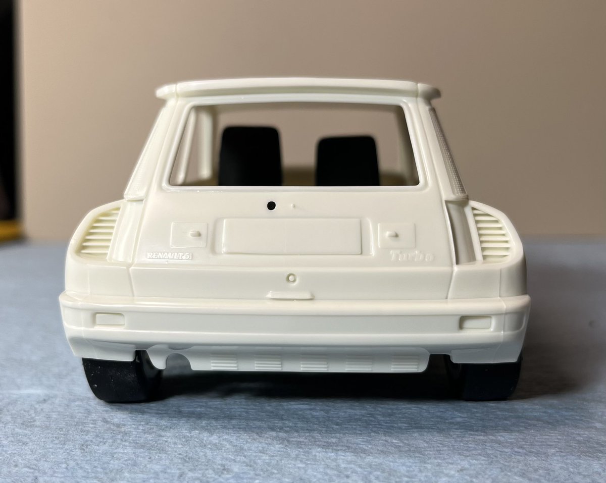 田宮　ルノー5ターボ。モータライズのキットなのでどうかなぁと思っていたら意外や良いプロポーション。これを作って行きます〜