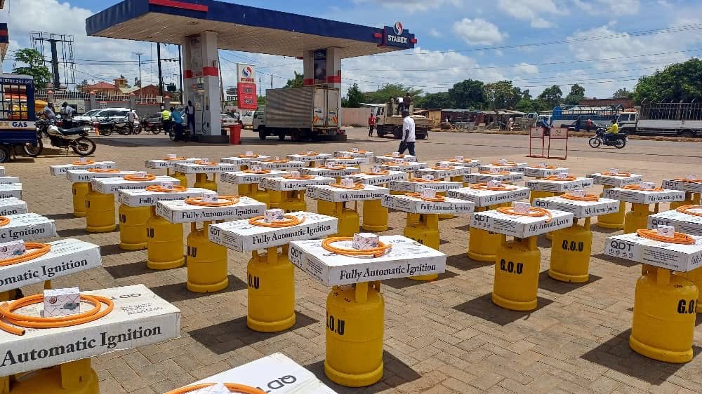 Today, the government of Uganda delivered 2,000 free gas cylinders to Gulu City citizens at STARBEX Fuel Station. Embrace clean energy for better livelihoods and environmental transformation—collect yours now!